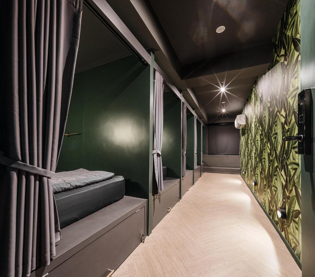 Cher Hostel Bangkok Exterior photo