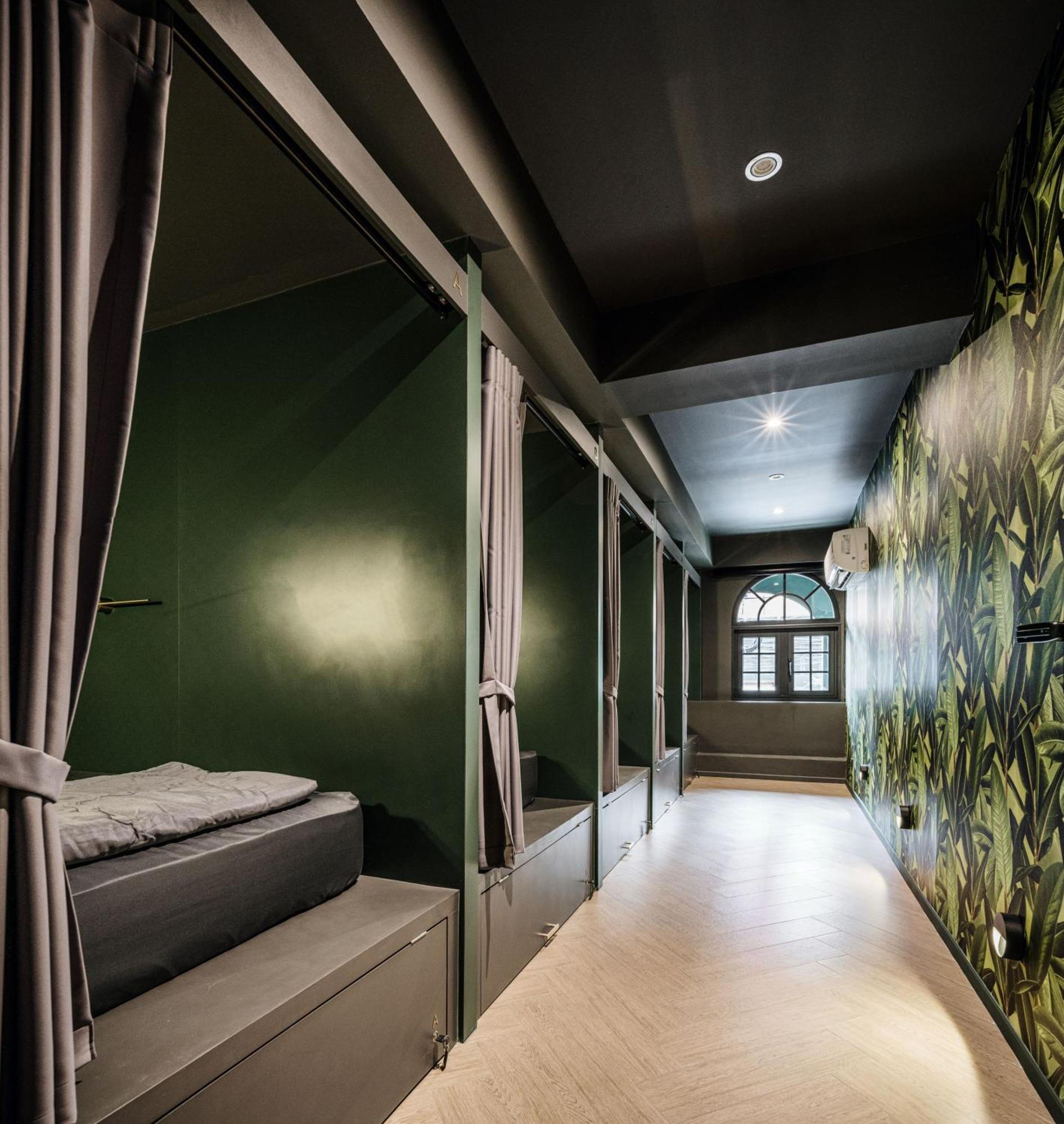 Cher Hostel Bangkok Exterior photo